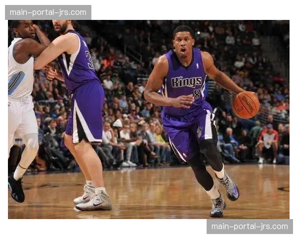 伤情更新:尼斯官方确认,前锋伤愈归队参与部分合练。